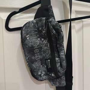 Lululemon Clean Lines Belt Bag 2L